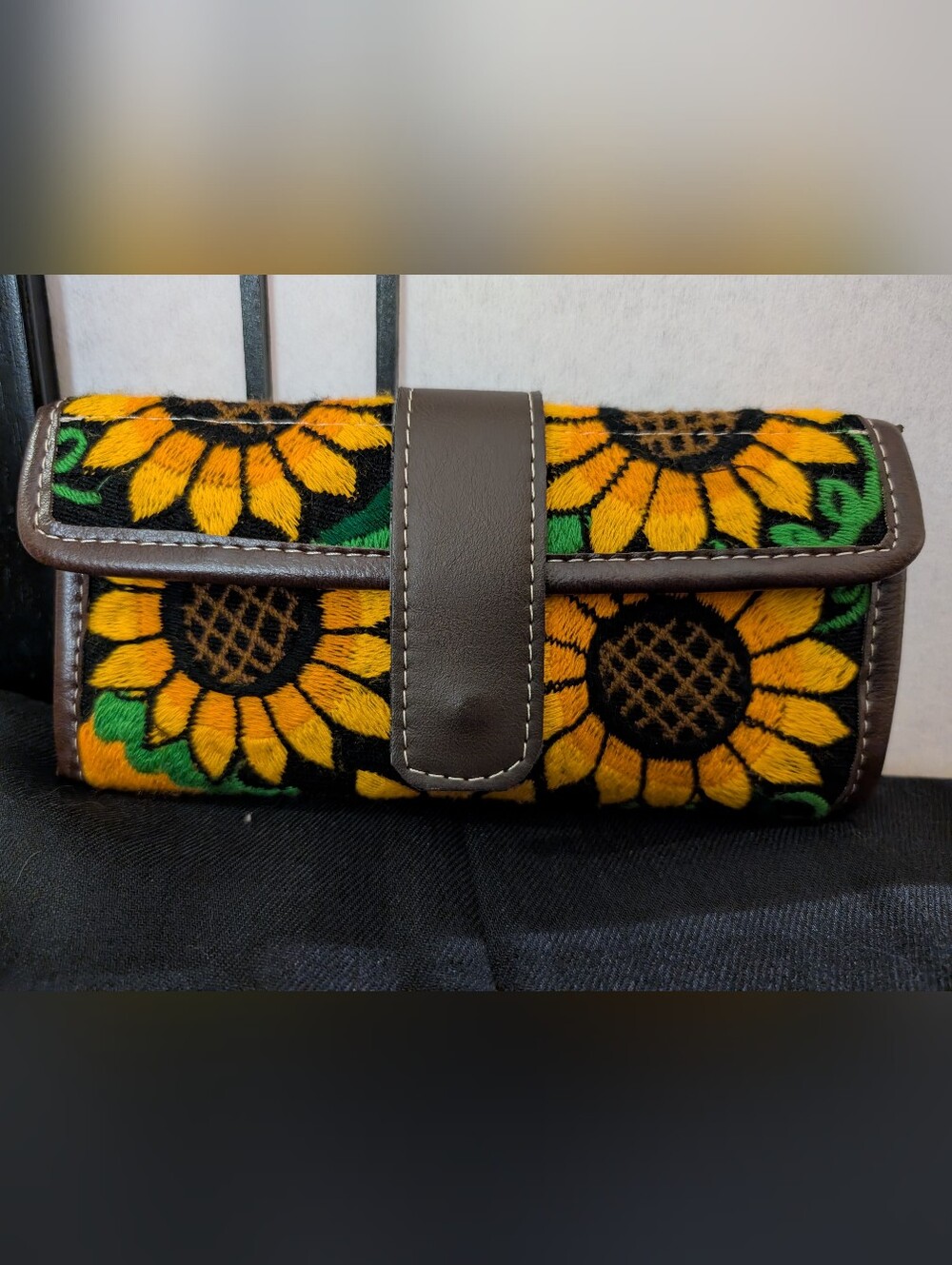 Sunflower Embroidered Women’s Clutch Wallet - Yellow & Brown